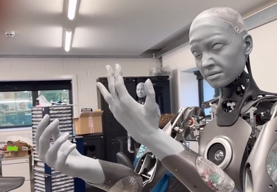 智能機器人的演進(jìn) 從英國新型人形機器人看未來